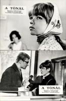 cca 1970 ,,A tónál" című szovjet film jelenetei és szereplői, 17 db vintage produkciós filmfotó (vitrinfotó, lobbyfotó) ezüst zselatinos fotópapíron, a használatból eredő (esetleges) kisebb hibákkal, 18x24 cm