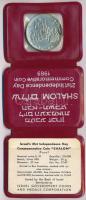 Izrael 1969. 10L Ag "Béke - A függetlenség 21. évfordulója" forgalomba nem került emlék kiadás műbőr tokban, tanúsítvánnyal T:PP patina Israel 1969. 10 Lirot Ag "Peace - 21st Anniversary of Independence" non-circulating commemorative coin in faux leather case, with certificate C:PP patina Krause KM#53