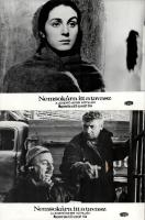 cca 1967 ,,Nemsokára itt a tavasz" című szovjet film jelenetei és szereplői, 17 db vintage produkciós filmfotó (vitrinfotó, lobbyfotó) ezüst zselatinos fotópapíron, a használatból eredő (esetleges) kisebb hibákkal, 18x24 cm