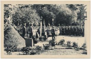 Bethlen, Beclean; magyar katonák és darutollas leventék / Hungarian soldiers and members of the paramilitary youth organization. photo