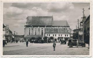 1939 Torda, Turda; tér, templom, Tunel étterem, gyógyszertár, üzletek, automobilok / square, church, restaurant, pharmacy, shops, automobiles. photo