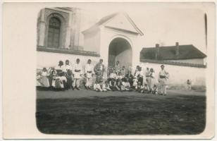 Ismeretlen erdélyi (?) település, vártemplom / Transylvanian folklore, castle church. photo (EM)