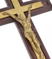 Tőrös Gábor (1934-2021): Feszület. Öntött bronz, jelzés nélkül, 36x16 cm, fa tartóra erősítve. Prove...