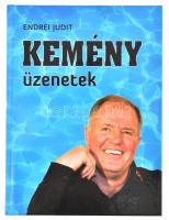 Endrei Judit: Kemény üzenetek. Beszélgetések Kemény Dénessel, a magyar vízilabda válogatott szövetségi kapitányával. (DEDIKÁLT). H.n., 2011, Endrei Könyvek. Kiadói kartonált papírkötés. Kemény Dénes (1954- ) vízilabdázó, edző, szövetségi kapitány által DEDIKÁLT példány.