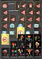 Közlekedési jelzőtáblák gyufacímke sor + 12 db Tungsram gyufacímke, berakólapon