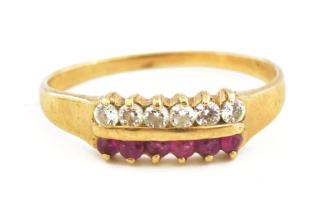 Arany (Au) 14K piros-fehér kövek gyűrű, jelzett, méret: 54 cm, bruttó: 2 g