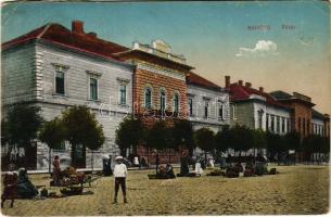 1923 Karcag, Fő tér, piac, étterem és kávéház. Vasúti levelezőlapárusítás 244. (r)