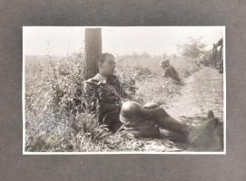 cca 1941 Bevonulási és keleti front fotók, összesen 114 db érdekes, jól komponált fotó a vonuló és harcoló magyar hadseregről, Ukrajnában, Kijevben, repülők, tábori mise, pihenés, városok, emberek, halott ezredes, stb