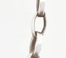 Ezüst (Ag) áttört ovális nagy szemű masszív nyaklánc, jelzett, h: 56 cm, nettó: 24,5 g