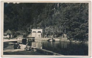 Ferencfalva, Franzdorf, Valiug (Resicabánya, Resita); strand, fürdőzők, motorkerékpár, motorbicikli / beach, bathers, motorcycle. photo (EK)