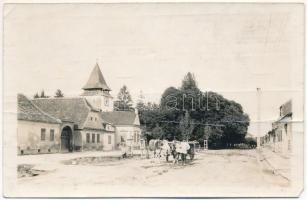 1944 Vidombák, Weidenbach, Ghimbav (Brassó); utca, evangélikus erődtemplom, ökrös szekér / street view, Lutheran castle church, ox cart. photo (EM)