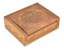 Faragott fa doboz, 2 pakli kártyával