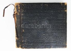 cca 1980 Kelet-európai kirándulás albuma (Románia, Bulgária), benne fotók, képeslapok, térképek, naplószerű feljegyzések. Tartalmas anyag, bőrkötésű albumban, kissé sérült, kopott borítóval, 28x24,5x5,5 cm