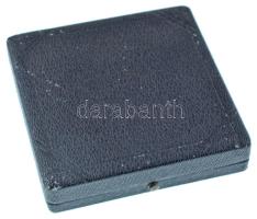 Antal Károly (1909-1994) 1943. "Budapest Sport Egyesület" kétoldalas ezüstözött bronz díjé...