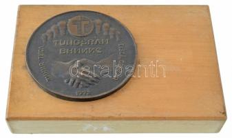 1972. "Tungsram - Tisza gépsor" bronz emlékérem fa talapzatra erősítve (érem:97mm, talapza...