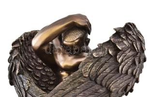 Ámor. műgyanta, jelzés nélkül, kis kopással, m:16,5 cm