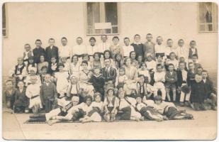 1938 Gyergyótölgyes, Tölgyes, Tulghes, Tulghies; iskolások csoportja, erdélyi folklór / school, Transylvanian folklore. photo (b)