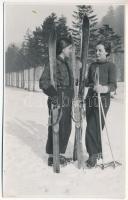 Predeál, Predeal; síelő hölgyek, téli sport / ski, winter sport. M. Vesa photo (vágott / cut)