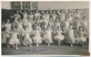 1932 Arad, színházi előadás, balerinák / theatre play, ballet dancers. photo (vágott / cut)