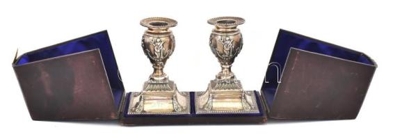 Ezüst(Ag) súlyozott gyertyatartó pár, jelzett, tartóban, m: 12 cm, bruttó: 672 g