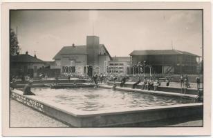 1937 Kovászna-fürdő, Baile Covasna; Strand Mofeta / fürdő, úszómedence / spa, swimming pool. photo (vágott / cut)