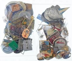 Vegyes 101db-os, nagyrészt külföldi jelvény tétel szocialista országokból, közte magyar, hajózással ...