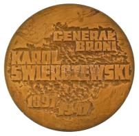 Lengyelország ~1950-1960. "Karol Swierczewski 1897-1947" bronz emlékérem. Szign.: M (69mm)...