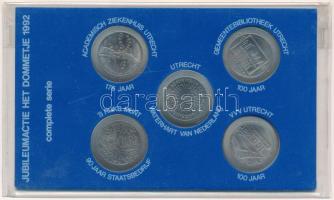 Hollandia 1992. 1D "Jubileum" (5xklf) fém emlékpénz dísztokos szettben T:UNC Netherlands 1992. 1 Dommetje "Anniversary" (5xdiff) metal commemorative coins in set, in case C:UNC