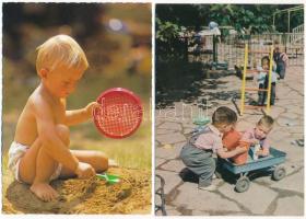 39 db MODERN képeslap: gyerekek és játékok / 39 modern motive postcards: children and toys