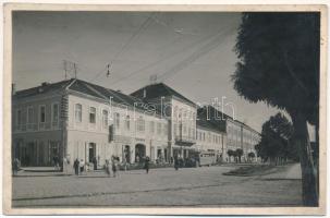 1945 Sepsiszentgyörgy, Sfantu Gheorghe; Városi szálloda és étterem, drogéria, autóbusz, Kupán Géza üzlete / hotel and restaurant, drugstore, autobus, shops (fa)