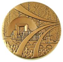 Franciaország DN Ile de France prefektúra bronz emlékérem Monnaie de Paris gyártói jelzéssel, eredeti dísztokban. Szign.: Renée Mayot (84mm) T:UNC France ND Prefecture de la region DIle de France bronze commemorative medallion with Monnaie de Paris makers mark, in its original case. Sign.: Renée Mayot (84mm) C:UNC