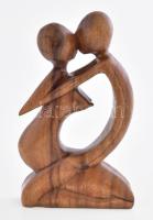 Szerelmespár, faragott fa szobor, jelzés nélkül, m: 20 cm