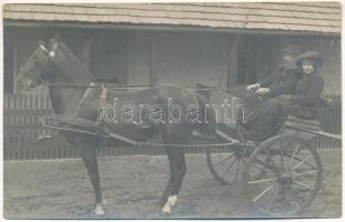 1911 Klopódia, Clopodia; erdélyi folklór, lovaskocsi / Transylvanian folklore, horse-drawn carriage. photo (b)