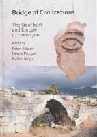 Bridge of Civilizations. The Near East and Europe c. 1100-1300. Edited by Peter Edbury, Denys Pringle, and Balázs Major. Oxford, 2019., Archaeopress Publishing Ltd. Angol nyelven. Izgalmas képanyaggal, térképekkel, alaprajzokkal illusztrált. Kiadói kartonált papírkötés. Major Balázs (1975-) régész, történész, a Pázmány Péter Katolikus Egyetem tanára, a Szíriai-Magyar Régészeti Misszió alapítója. Margat, a Szentföld legnagyobb keresztes lovagvárának feltárásnak vezetője 2007 óta.