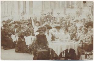 1910 Oravicabánya, Oravica, Oravicza, Oravita (?); vendéglő terasza / restaurant terrace. photo (EK)