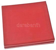 1974. "Hajdúböszörmény felszabadulása emlékére 1944-1974" öntött bronz plakett dísztokban ...