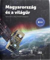 Simon Tamás (szerk.): Magyarország és a világűr. Bp., 2021, MANT-MCC Press. 215 p. Számos illusztrációval. Kiadói kartonált papírkötés, kiadói papír védőborítóban, első kötéstábla és védőborító jobb felső sarkában kisebb sérüléssel.