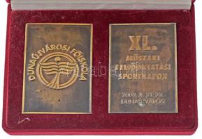 2009. "Dunaújvárosi Főiskola / 40. műszaki felsőoktatási sportnapok" bronz emlékplakett pár (2x) eredeti bársony dísztokban (69x50mm) T:AU patina