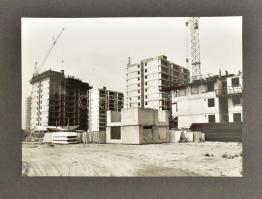 Fotóalbum, benne 18 db fotóval, "Bondor József elvtárs, Építésügyi és Városfejlesztési Miniszte...