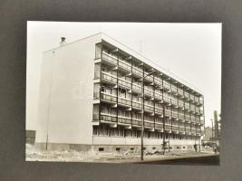 Fotóalbum, benne 18 db fotóval, "Bondor József elvtárs, Építésügyi és Városfejlesztési Miniszte...