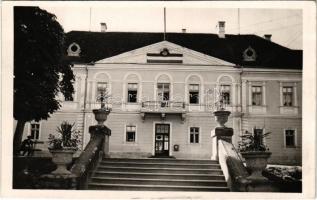 1940 Sepsiszentgyörgy, Sfantu Gheorghe; Vármegyeház magyar zászlóval / county hall with Hungarian flag