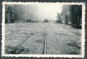 1956 Fotósorozat 13 db fotóval a forradalom napjaiból Budapestről, Vörös csillag leszedése Kálvin té...