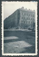 1956 Fotósorozat 13 db fotóval a forradalom napjaiból Budapestről, Vörös csillag leszedése Kálvin té...