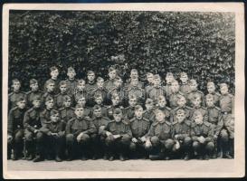 1956 Fotósorozat 13 db fotóval a forradalom napjaiból Budapestről, Vörös csillag leszedése Kálvin té...