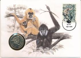 Vietnám 1990. 10D Cu-Ni Gibbon emlékérme felbélyegzett érmés borítékban, alkalmi bélyegzéssel T:UNC Vietnam 1990. 10 Dong Cu-Ni Gibbon commemorative coin in coin envelope with stamp, and cancellation C:UNC