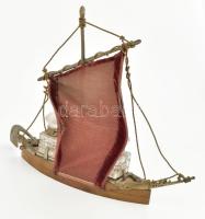 Hajót formázó antik tintatartó, fém, fa, szövet, szöveten sérüléssel, hiánnyal, m: 26 cm