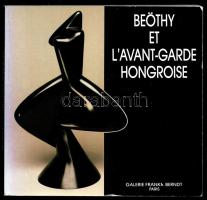 Beöthy et Lavant-garde hongroise. Galerie Franka Berndt. Kötetben szereplő magyar művészek: Bortnyik Sándor, Czobel, Gadányi, Kádár, Kassák, Kmetty, Mattis Teutsch, Moholy-Nagy, Molnár, Nemes-Lampérth, Nouveau, Peterdi, Reth, Rippl-Rónai, Schönberger, Scheiber, Schubert, Tihanyi, Uitz. Kiadói papírkötés, jó állapotban.