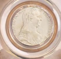 Ezüst(Ag) Otto Feiler tál, aljában Ausztria 1780SF Tallér Ag "Mária Terézia" utánveret, je...