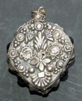 Kis fém parfümös-szelence féldrágakövekkel / Perfume-bottle made of metal 6 cm