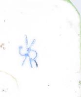 4 darab kis porcelán szoborka, közte jelzett. Kopással, m: 6-7 cm